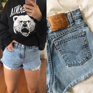 Vintage Levi’s 550 Cut off high-rise shorts